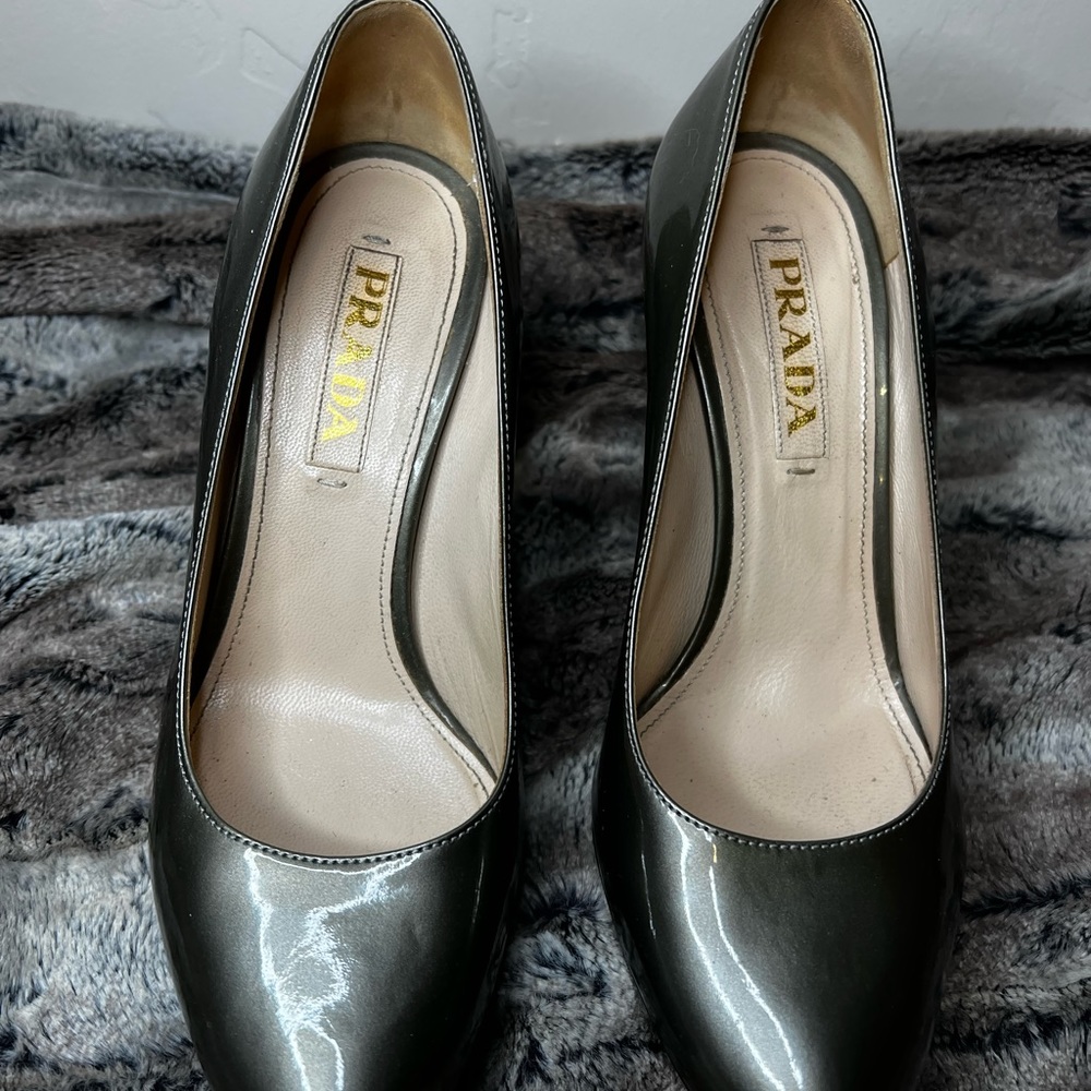 Gunmetal silver patent platform heel.